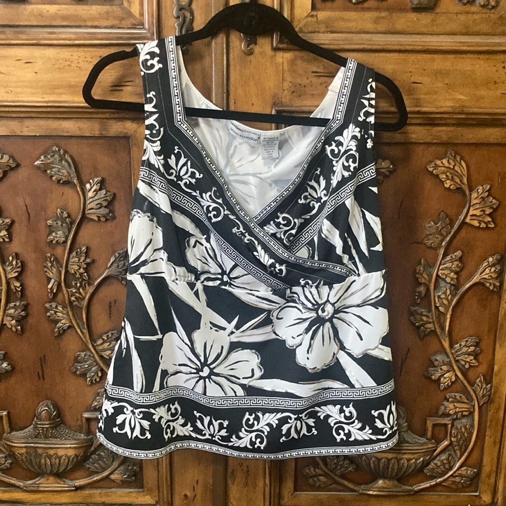 Jessica London Black and White Sleeveless Wrap Tank Top floral size 18